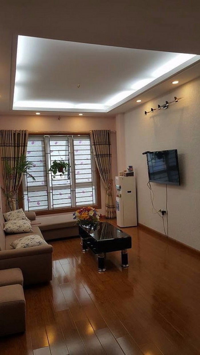 Bán nhà riêng 32.4m2 * 4 tầng, 4PN, Quang Trung, sân riêng để xe.