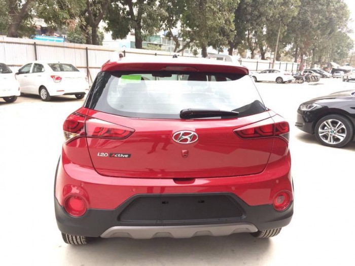 Bán Hyundai i20 Active 2017 màu trắng, giá cạnh tranh.