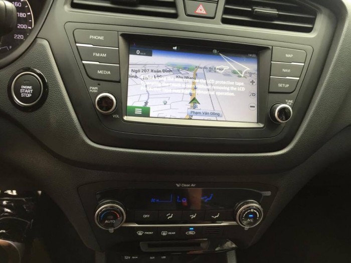 Bán Hyundai i20 Active 2017 màu trắng, giá cạnh tranh.