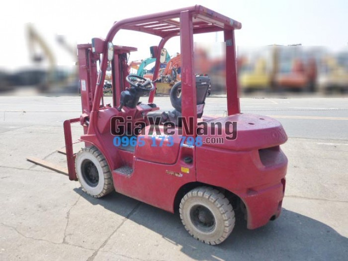 Xe nâng dầu TOYOTA 02-7FD25 - 2005 , xe nâng 2.5 tấn xe nâng cao 4 mét màu mận chín