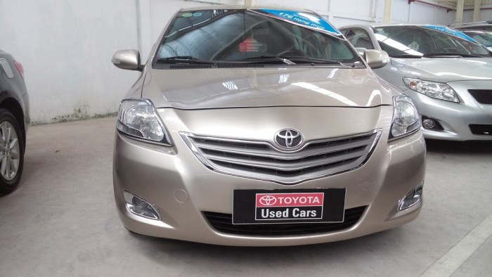 Bán xe Yaris 1.3 kiểu dáng sedan, màu nâu vàng, xe số sàn đời 2007