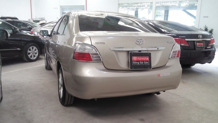 Bán xe Yaris 1.3 kiểu dáng sedan, màu nâu vàng, xe số sàn đời 2007