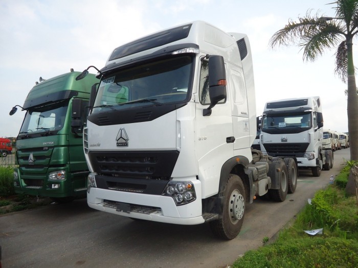 Xe đầu kéo Howo A7 tải trọng hơn 60 tấn Model 2017 Cỡ lốp 12R20
