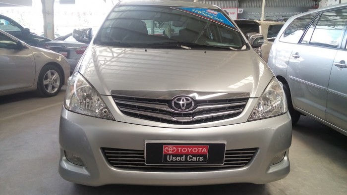 Innova 2009 xe màu bạc, số tự động, xe đời 2009 nhưng còn rất đẹp