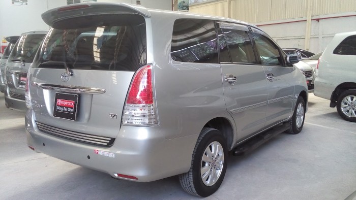 Innova 2009 xe màu bạc, số tự động, xe đời 2009 nhưng còn rất đẹp