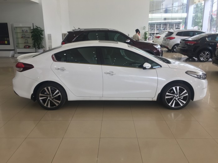 Tặng ốp bô đôi Cerato 1.6 AT tháng 05/2017, trả trước 20% nhận xe ngay