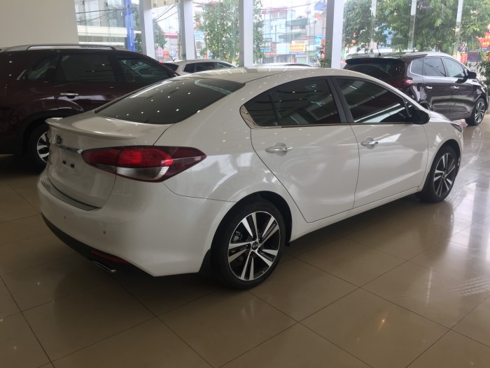 Tặng ốp bô đôi Cerato 1.6 AT tháng 05/2017, trả trước 20% nhận xe ngay