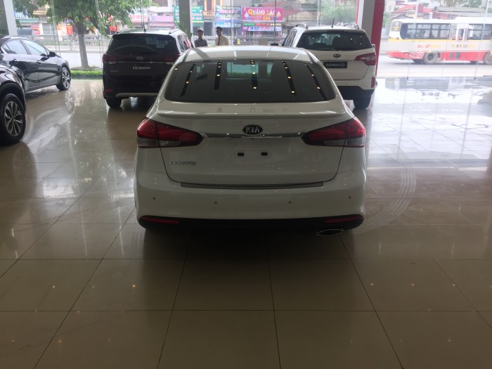 Tặng ốp bô đôi Cerato 1.6 AT tháng 05/2017, trả trước 20% nhận xe ngay