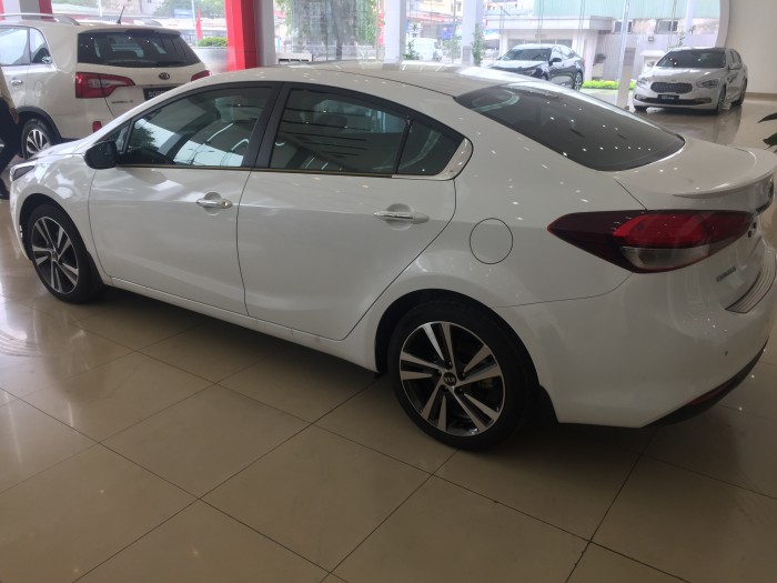 Tặng ốp bô đôi Cerato 1.6 AT tháng 05/2017, trả trước 20% nhận xe ngay