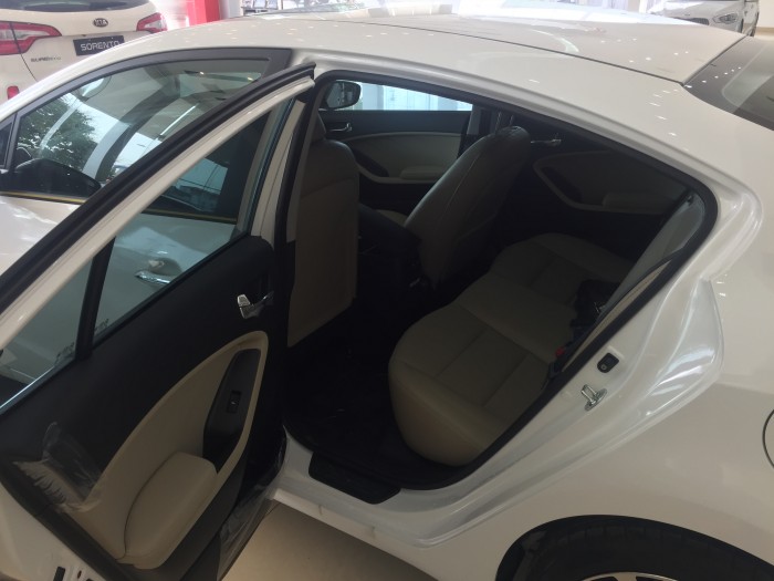 Tặng ốp bô đôi Cerato 1.6 AT tháng 05/2017, trả trước 20% nhận xe ngay