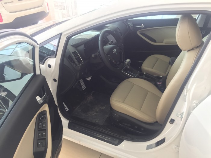 Tặng ốp bô đôi Cerato 1.6 AT tháng 05/2017, trả trước 20% nhận xe ngay
