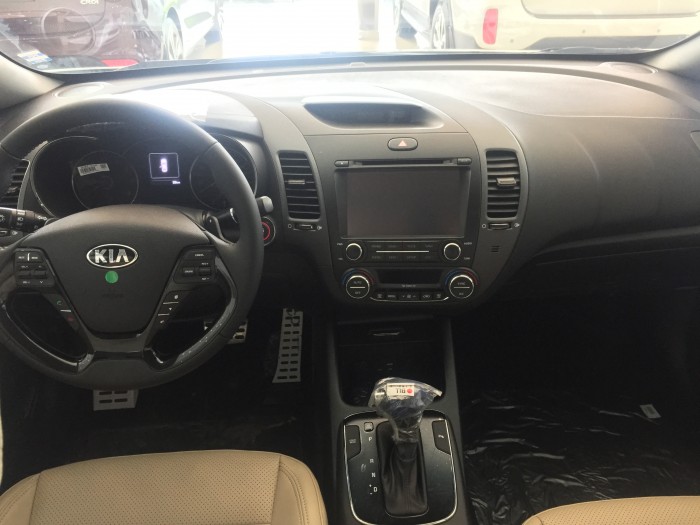 Tặng ốp bô đôi Cerato 1.6 AT tháng 05/2017, trả trước 20% nhận xe ngay