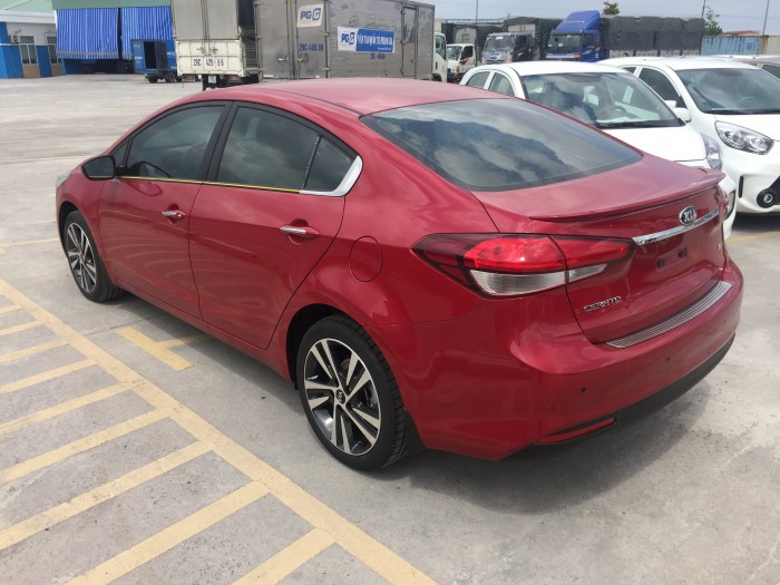 Tặng ốp cản sau bô đôi thể thao cực đẹp Cerato 2.0 AT , trả trước 20% nhận xe ngay.
