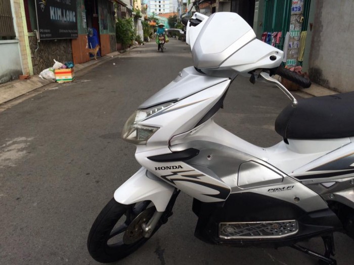 Honda Air Blade ld HQ màu trắng,máy êm