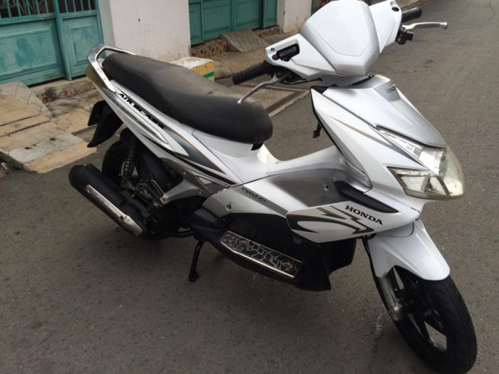 Honda Air Blade ld HQ màu trắng,máy êm