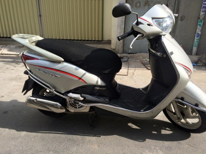 Honda LEAD Fi phun xăng điện tử màu bac.máy êm
