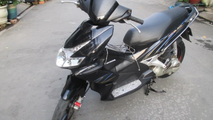 HONDA AIR BLADE (AB),NGAY CHỦ.màu đỏ đen.2009