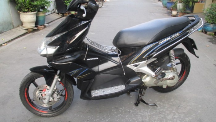 HONDA AIR BLADE (AB),NGAY CHỦ.màu đỏ đen.2009