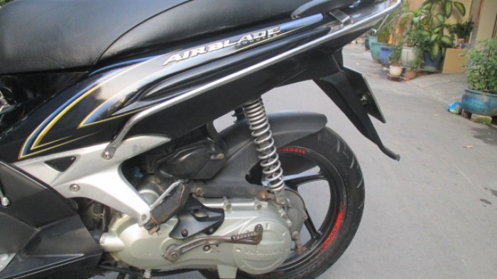 HONDA AIR BLADE (AB),NGAY CHỦ.màu đỏ đen.2009