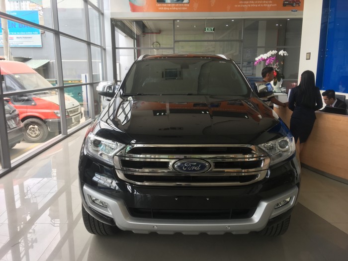 Bán xe Ford Everest  7 chỗ Titanium AT đời 2017-Ngân hàng hỗ trợ 80%