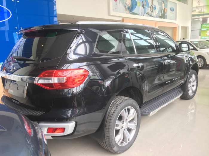 Bán xe Ford Everest  7 chỗ Titanium AT đời 2017-Ngân hàng hỗ trợ 80%