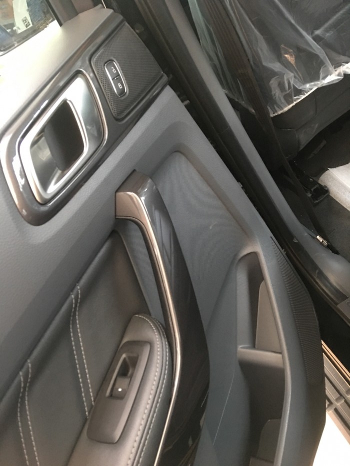 Bán xe Ford Everest  7 chỗ Titanium AT đời 2017-Ngân hàng hỗ trợ 80%