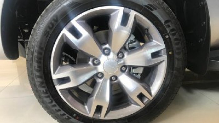 Bán xe Ford Everest  7 chỗ Titanium AT đời 2017-Ngân hàng hỗ trợ 80%