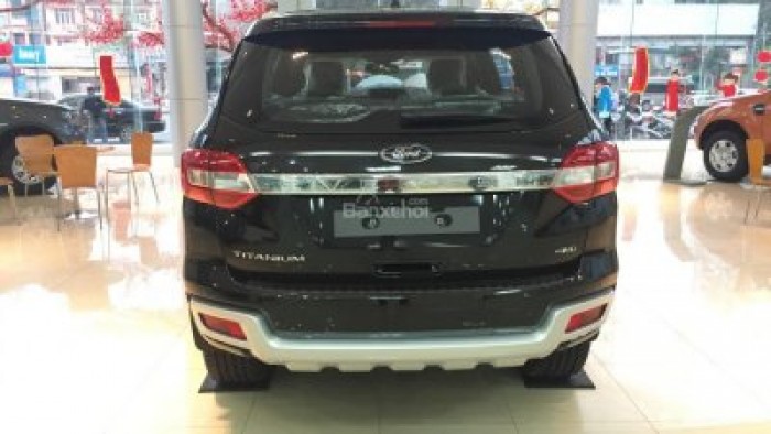 Bán xe Ford Everest  7 chỗ Titanium AT đời 2017-Ngân hàng hỗ trợ 80%