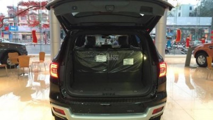 Bán xe Ford Everest  7 chỗ Titanium AT đời 2017-Ngân hàng hỗ trợ 80%