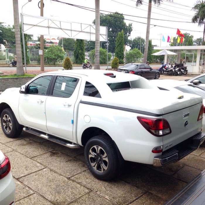 Bán xe bán tải Mazda BT-50 nhập khẩu mới 100% và nhiều quà tặng hấp dẫn