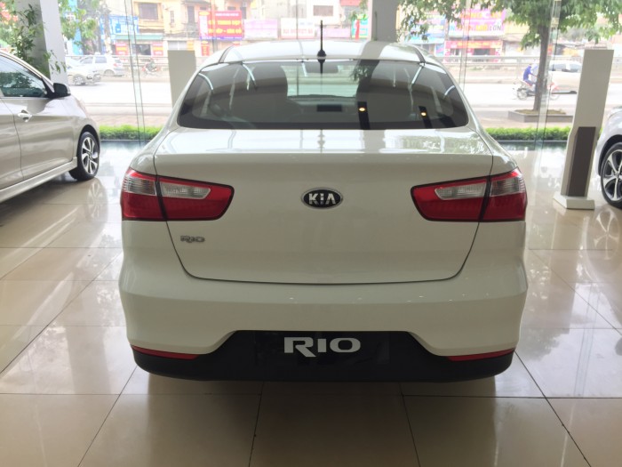 Xe Kia Rio 1.4 số sàn nhập khẩu trả trước 90 triệu nhận xe.