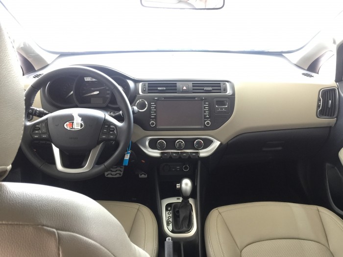 Xe Kia Rio 1.4 số sàn nhập khẩu trả trước 90 triệu nhận xe.