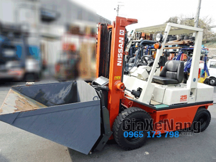 Xe nâng hàng động cơ xăng, NISSAN NH02M25, Xe nâng gàu xúc lật 2500kg
