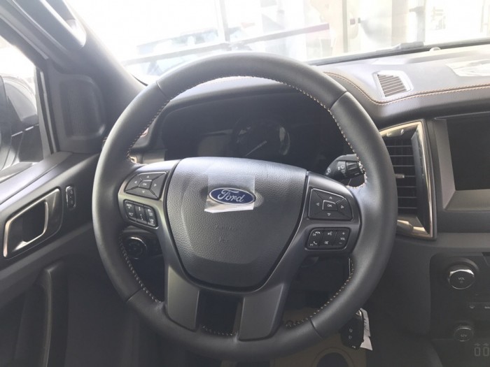 Bán xe Ford Ranger Wildtrak 2017, giá tốt nhất Sài Gòn, giao xe tận nhà quý khách
