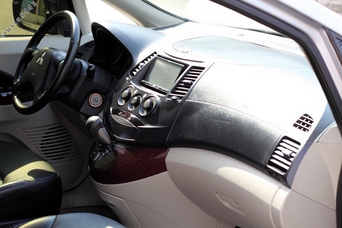 Bán Mitsubishi GRANDIS  2.4Mivec 2009 màu đen