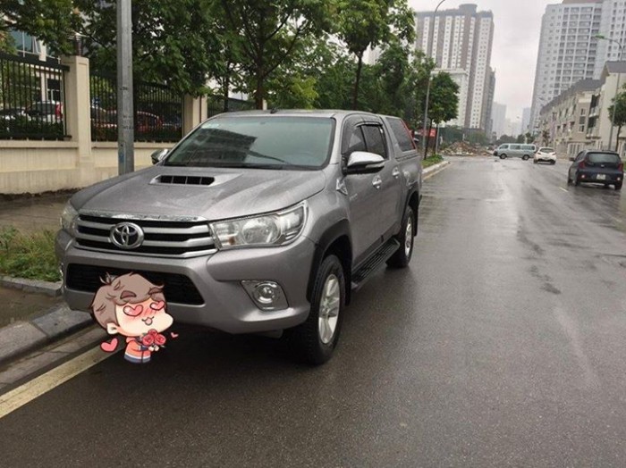 Cần bán Toyota Hilux số sàn máy dầu 2 cầu đời 2015