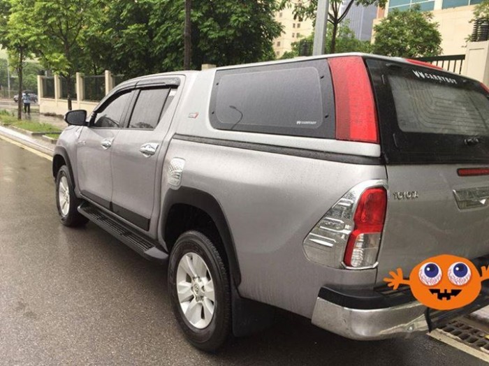 Cần bán Toyota Hilux số sàn máy dầu 2 cầu đời 2015