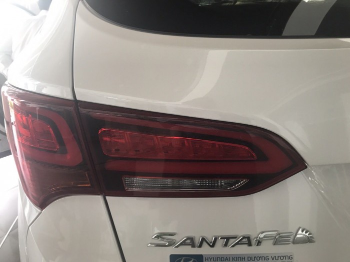 Hyundai santafe giá sốc chào hè.