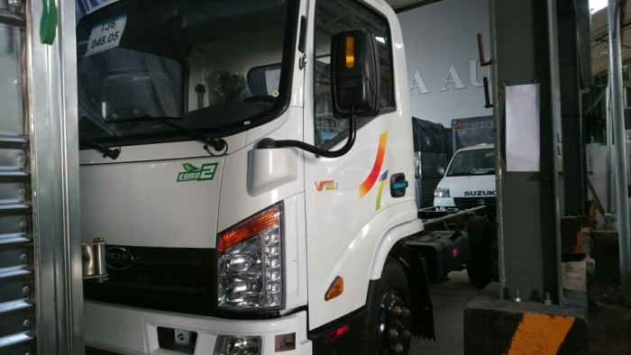 Xe VEAM 2.4 tấn vào thành phố ban ngày