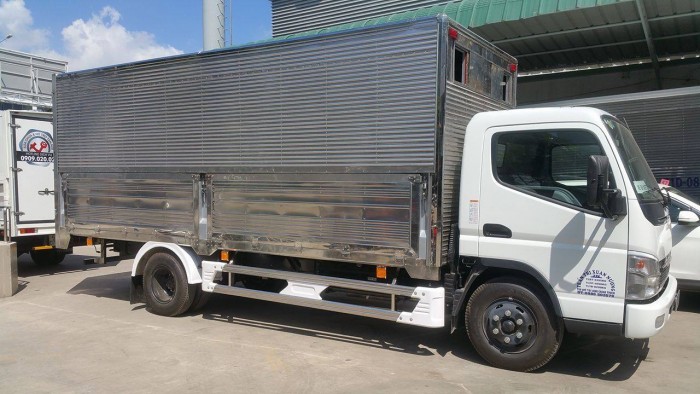 Xe Fuso Canter 8.2 (tải trọng 4,5T) giá gốc, khuyến mãi tặng thùng, có xe giao ngay