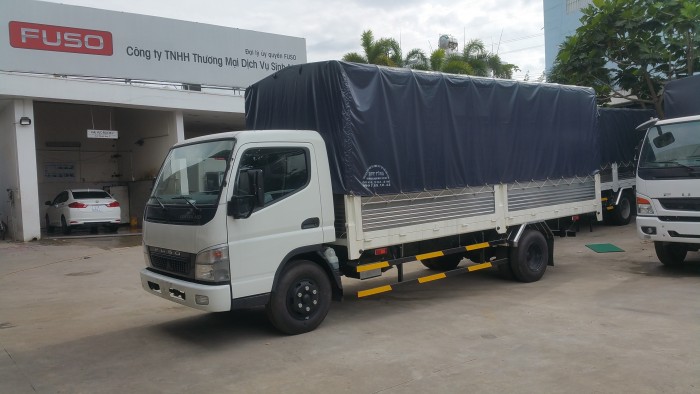 Xe Fuso Canter 8.2 (tải trọng 4,5T) giá gốc, khuyến mãi tặng thùng, có xe giao ngay