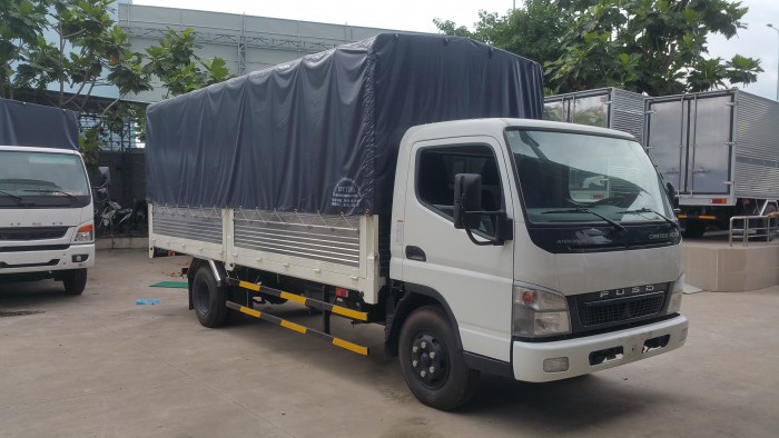 Xe Fuso Canter 8.2 (tải trọng 4,5T) giá gốc, khuyến mãi tặng thùng, có xe giao ngay