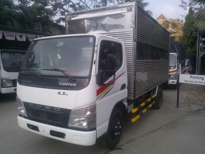 Xe tải Fuso Canter 4.7-1.9 giá tốt, khuyến mãi tặng thùng, có xe giao ngay