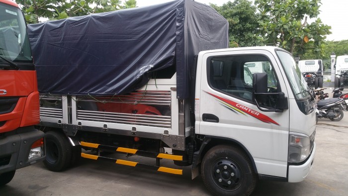 Xe tải Fuso Canter 4.7-1.9 giá tốt, khuyến mãi tặng thùng, có xe giao ngay