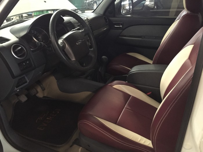 Bán Ford Everest 4x2 MT màu trắng sx 2015