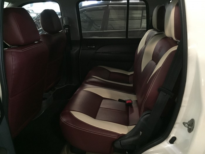 Bán Ford Everest 4x2 MT màu trắng sx 2015