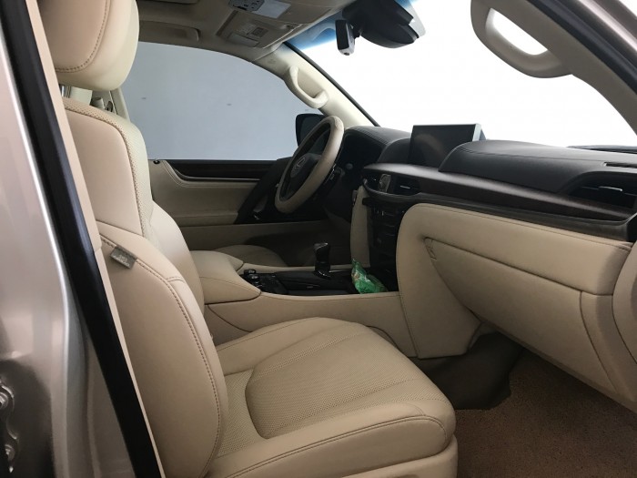 Bán Lexus Lx570 2016 nhập Mỹ màu vàng, biển Hà Nội,biển siêu đẹp