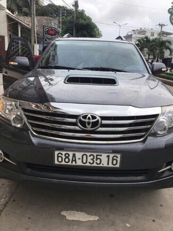 Bán Toyota Fortuner sx 2015 màu đen chạy lướt