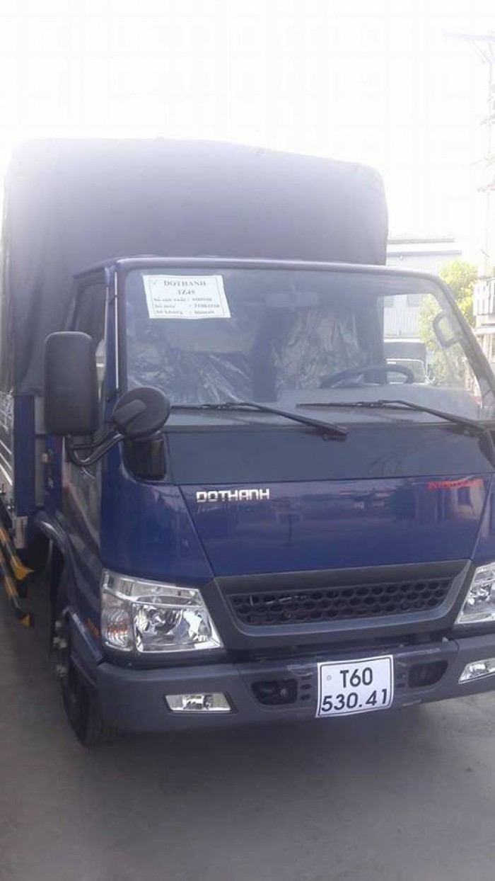 Hyundai IZ49 2,4 tấn thùng kín