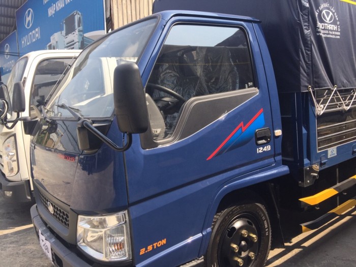xe Hyundai IZ49 2,4 tấn thùng mui bạt - xe tải 2,4 tấn - hỗ trợ vay 90% - trả trước 80 triệu